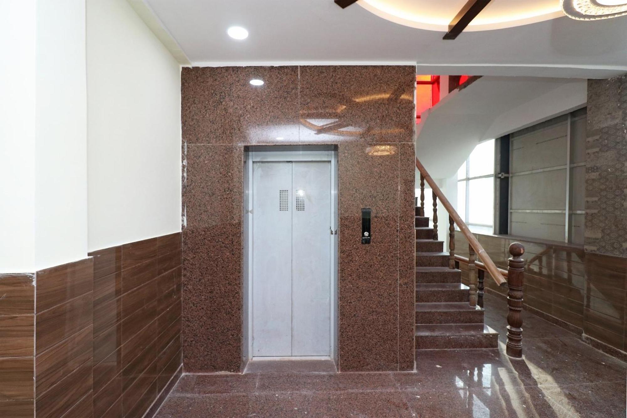 Hotel Centre Point โคราฆปุระ ภายนอก รูปภาพ
